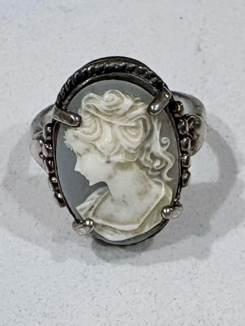 Vintage Carved Left Facing Blue Cameo Silver Ring Size 8